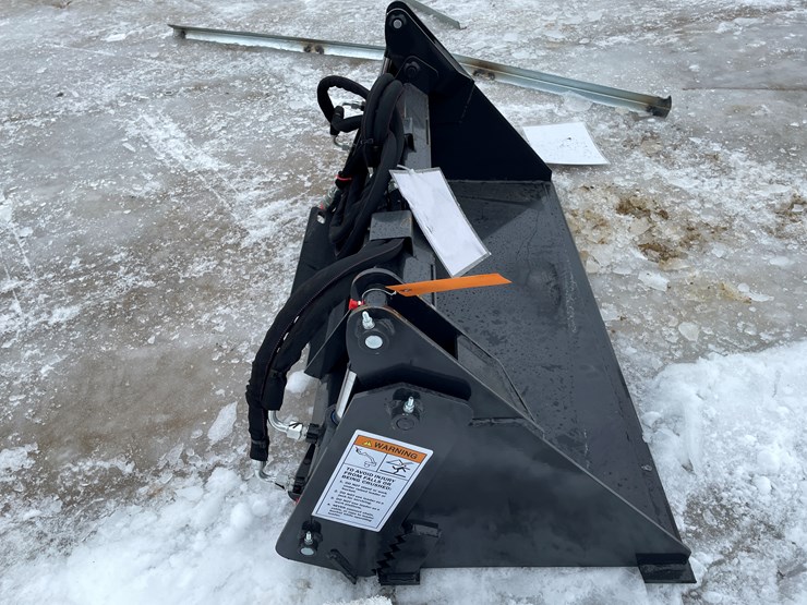 #2365-•-wolverine-mini-skid-steer-combination-bucket-image-4