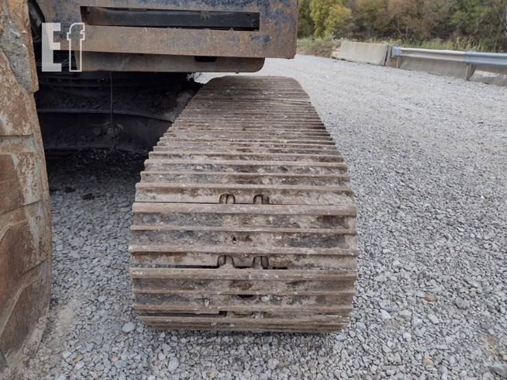 2015-volvo-ec220e-lr-image-44