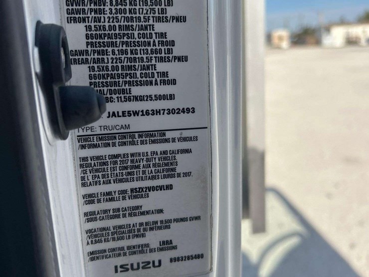 2017-isuzu-nrr-image-5