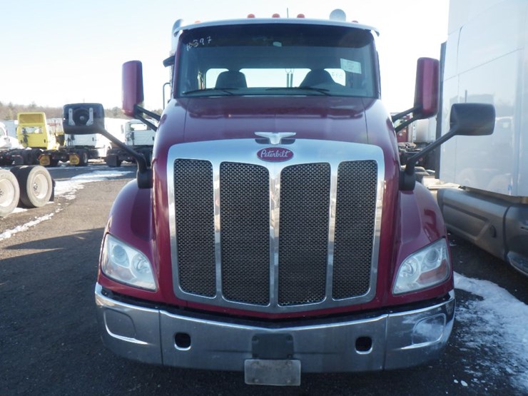 2018-peterbilt-579-image-2