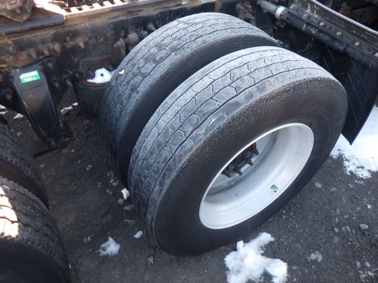 2015-freightliner-cascadia-125-image-8