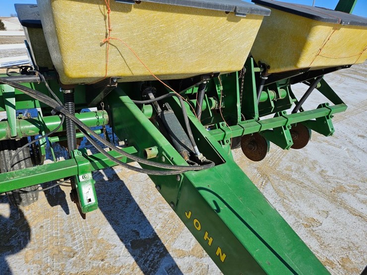 john-deere-7000-image-10