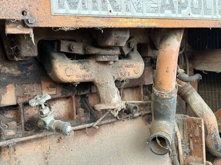 minneapolis-moline-u302-image-13