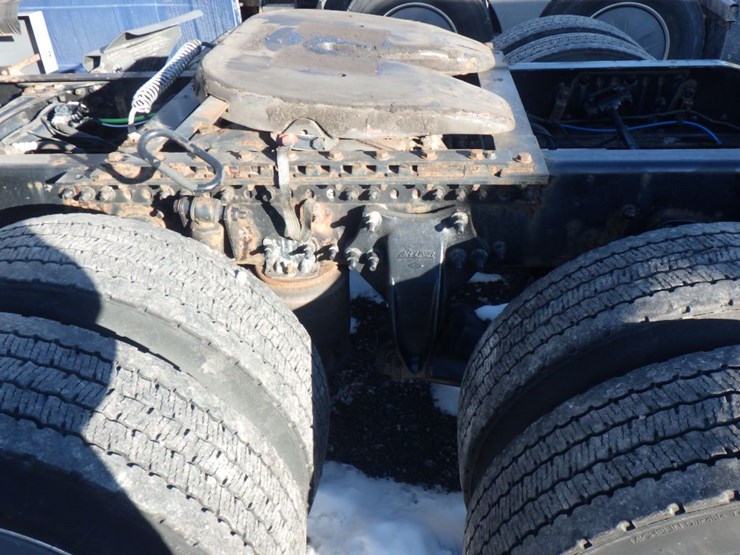 2019-freightliner-cascadia-126-image-16