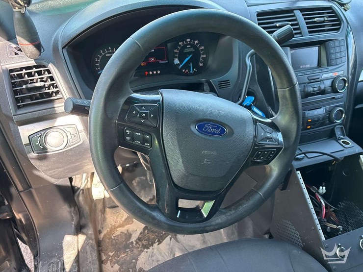 2016-ford-explorer-image-13