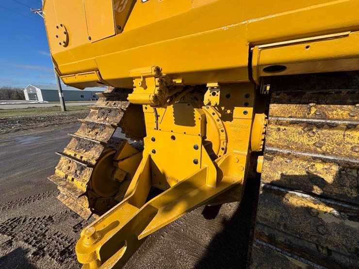 2020-caterpillar-d8t-image-18