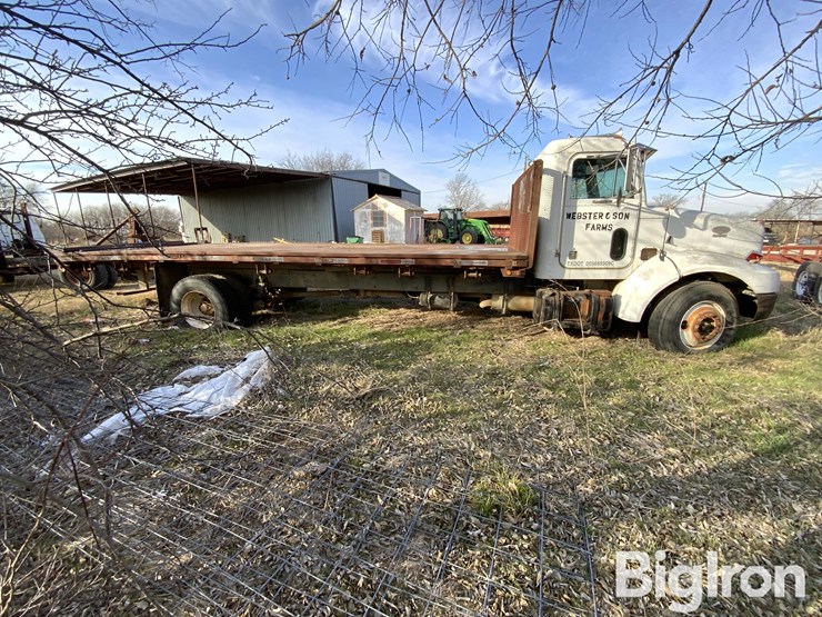 1998-peterbilt-330-image-4