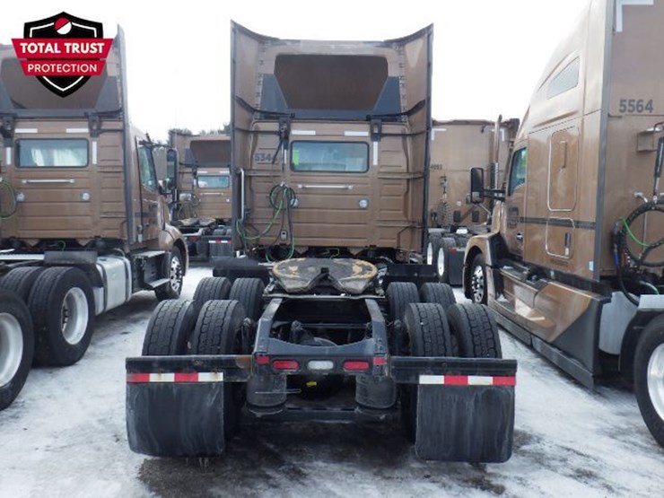 2023-volvo-vnl-300-image-9