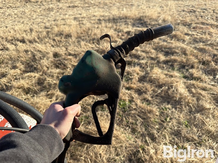 2000-gallon-fuel-tank-&-pump-image-12