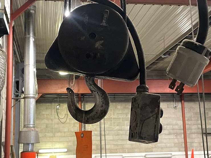 #5999-•-meteor-1-1/2-ton-cable-winch-image-4