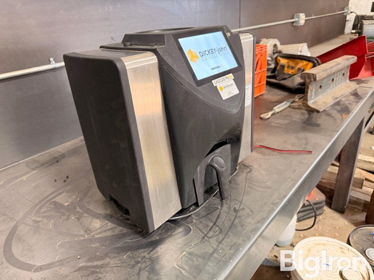 dickey-john-gac2700-ugma-grain-moisture-tester-image-2