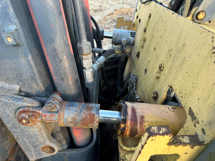 caterpillar-vc60d-image-13