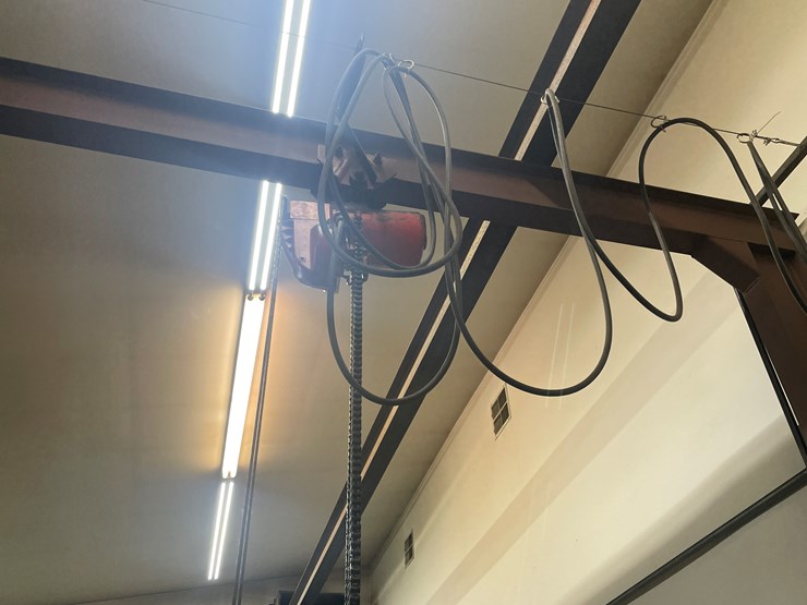 #5983-•-yale-1/2-ton-hoist-image-1