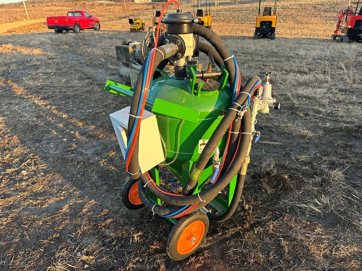 #2599-•-dustless-sandblaster-image-3