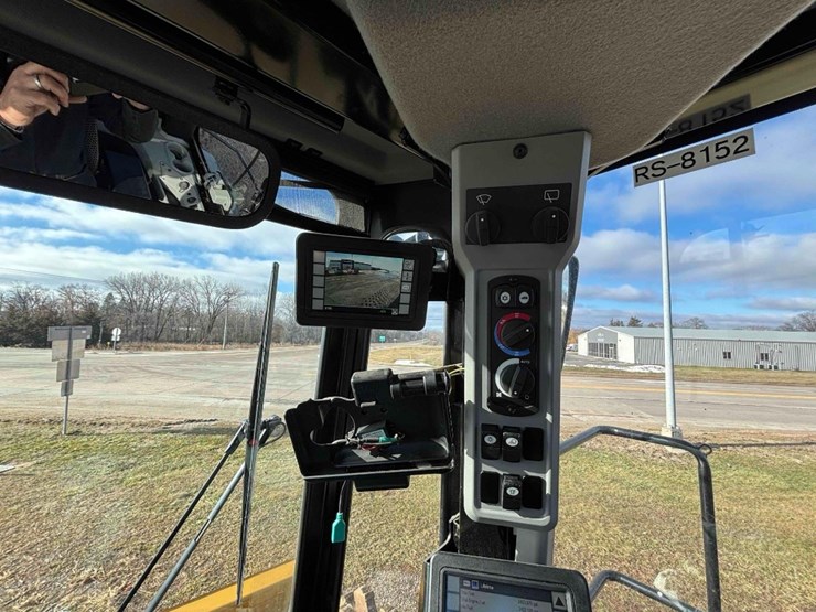 2023-caterpillar-815-image-38