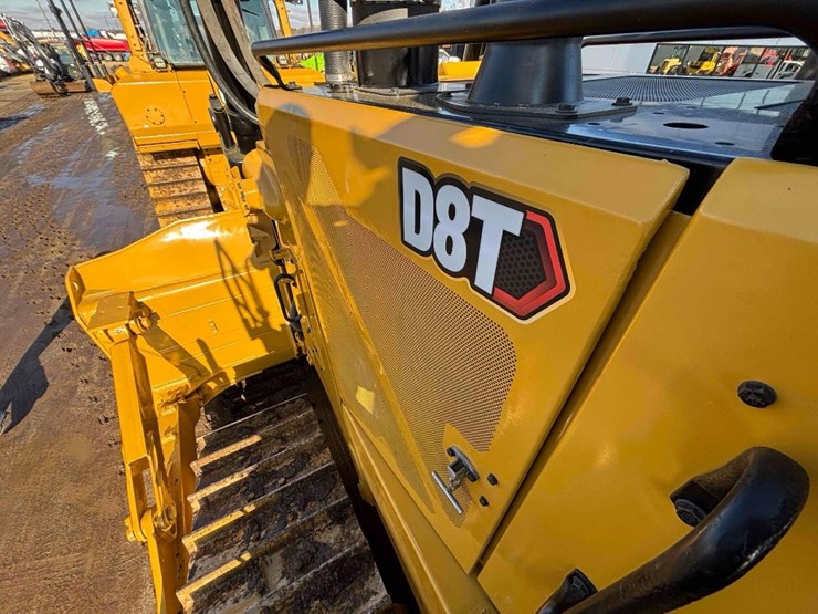 2020-caterpillar-d8t-image-26