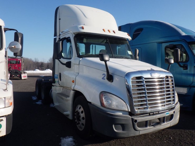 2014-freightliner-cascadia-125-evolution-image-3