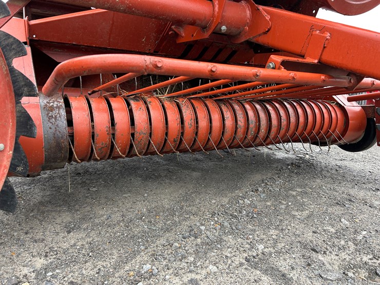 hesston-4550-image-6