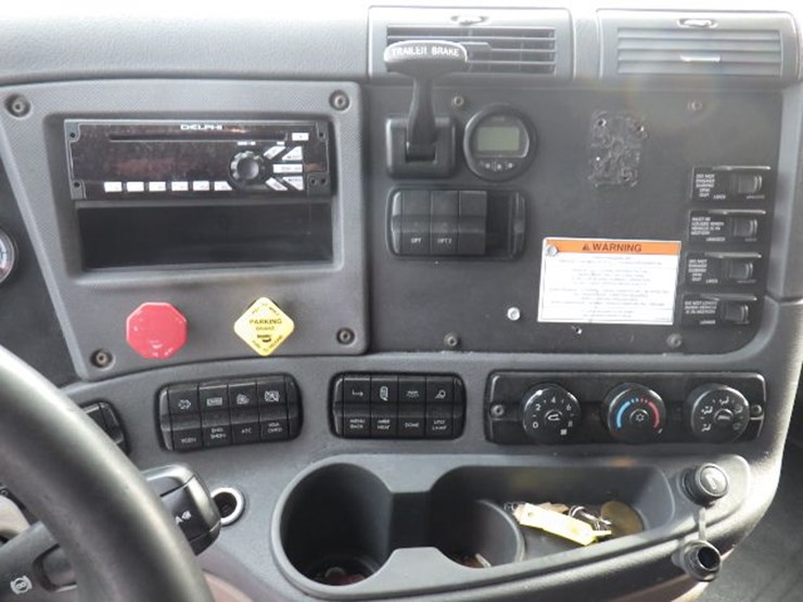 2016-freightliner-cascadia-125-image-18