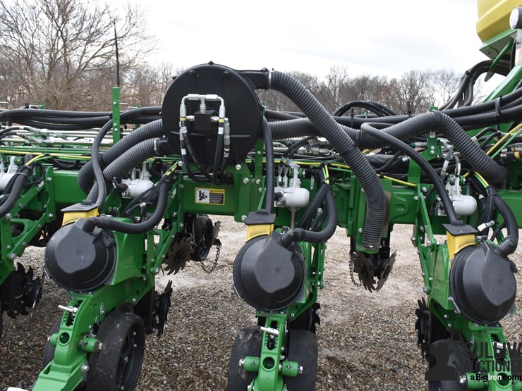 2022-john-deere-1775nt-image-19