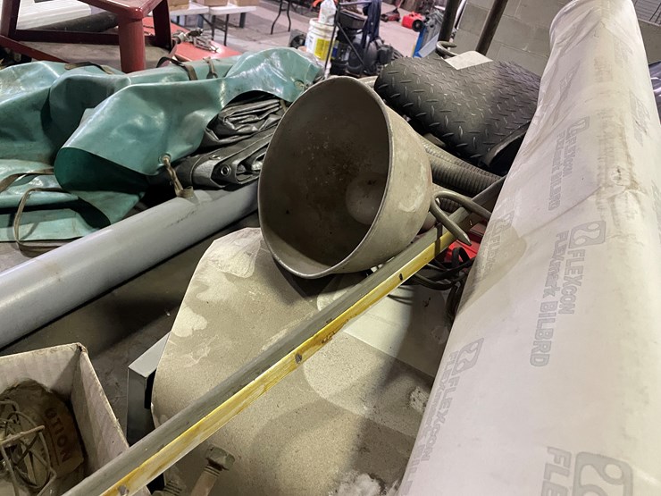 #7009-•-contents-on-top-of-oven-image-15