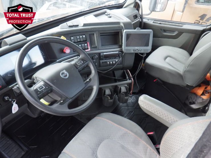 2023-volvo-vnl-300-image-15