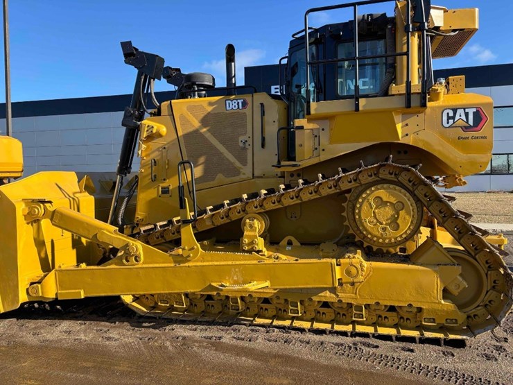 2020-caterpillar-d8t-image-2