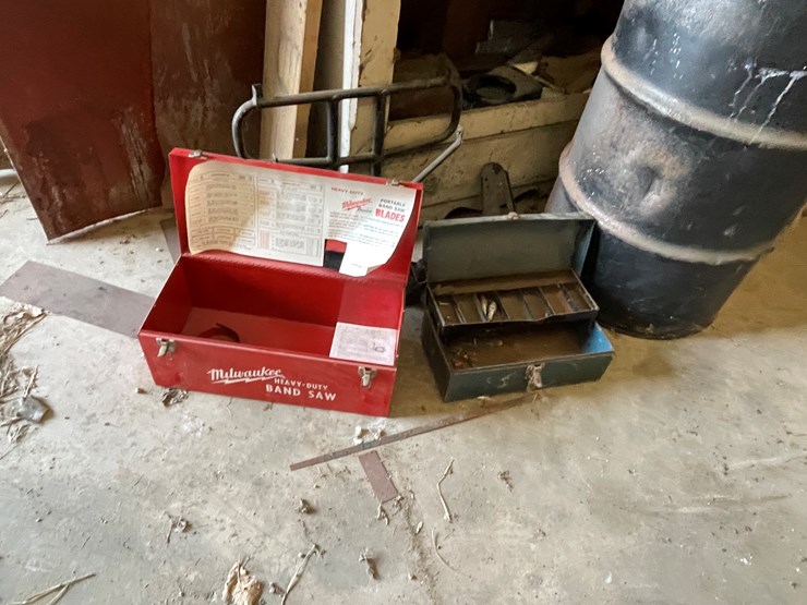 #5924-•-contents-of-shelf-and-(2)-toolboxes-image-12