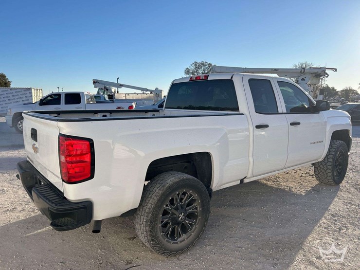 2017-chevrolet-silverado-1500-image-2