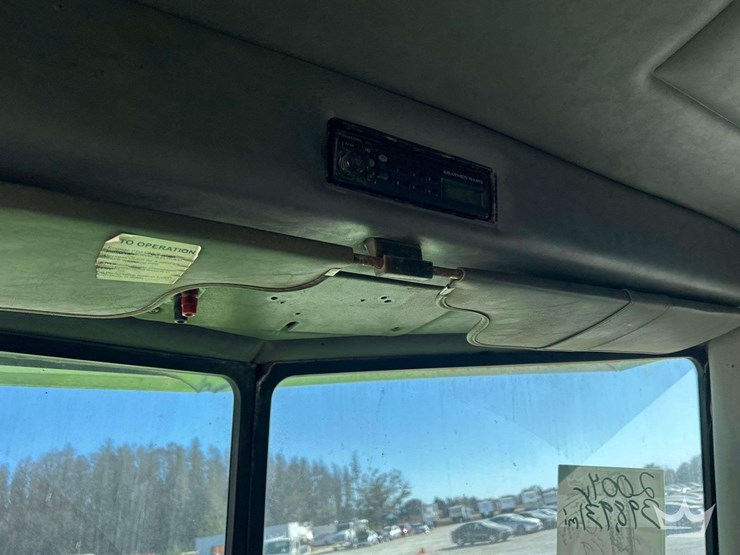 2004-peterbilt-357-image-21