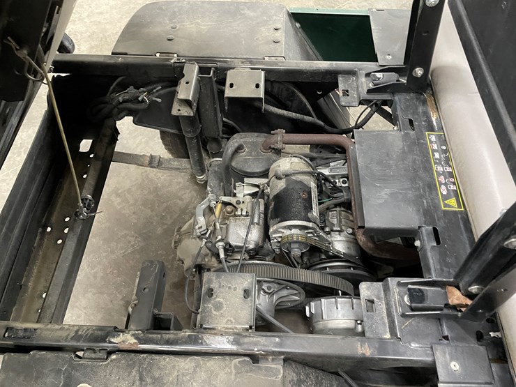 #301-•-cushman-hauler-1200-gas-golf-cart-image-32