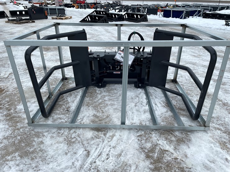 #2367-•-wolverine-hydraulic-bale-squeeze-attachment-image-2