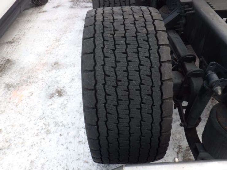 2023-volvo-vnl-300-image-12