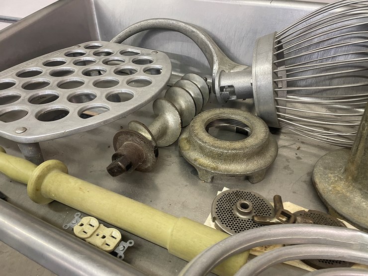 #4013-•-biro-commercial-meat-grinder-image-7