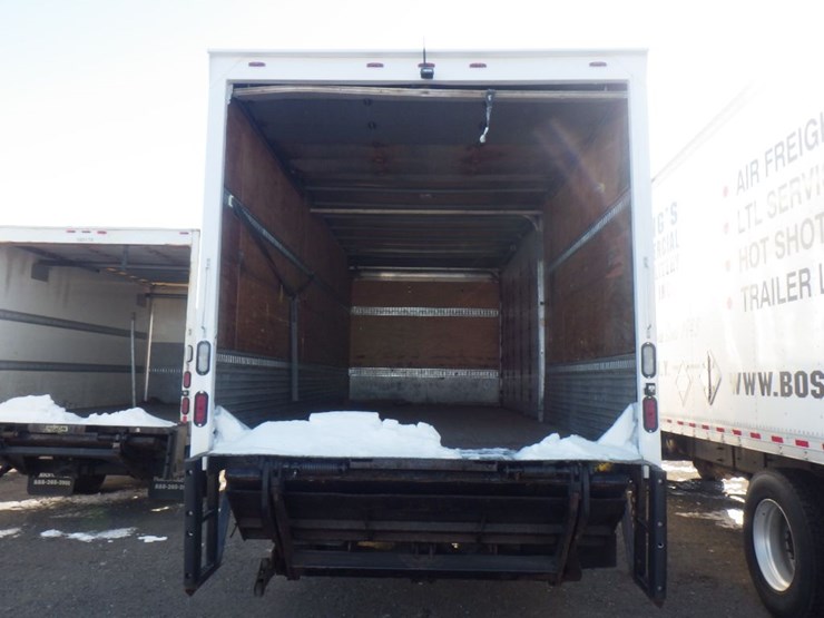 2017-hino-268a-image-6