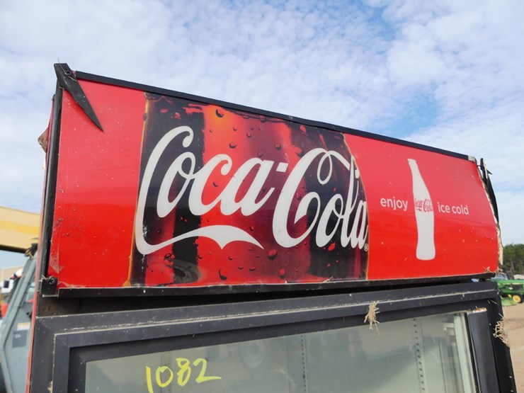 coca-cola-single-door-cooler-w/-shelves-image-6
