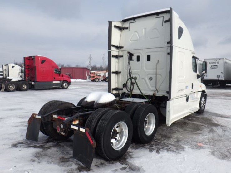 2016-freightliner-cascadia-125-image-9