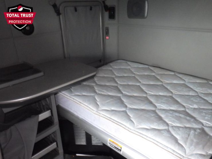 2022-kenworth-t680-image-23