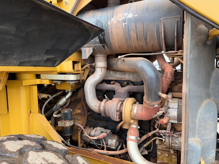 caterpillar-938h-image-18