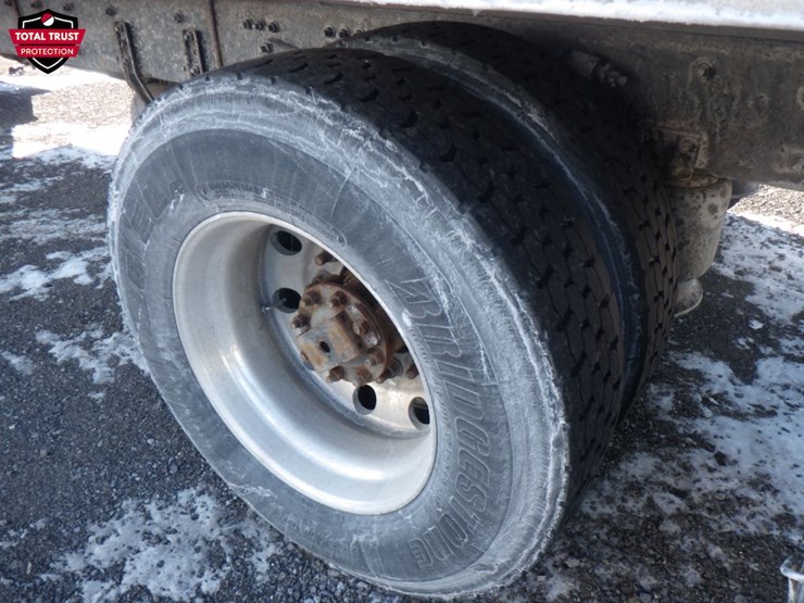 2019-freightliner-m2-106-image-10