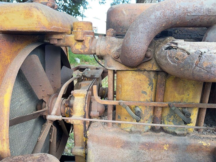 caterpillar-thirty-image-13