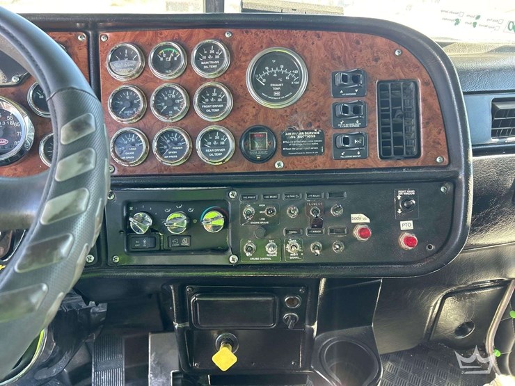 2004-peterbilt-357-image-19