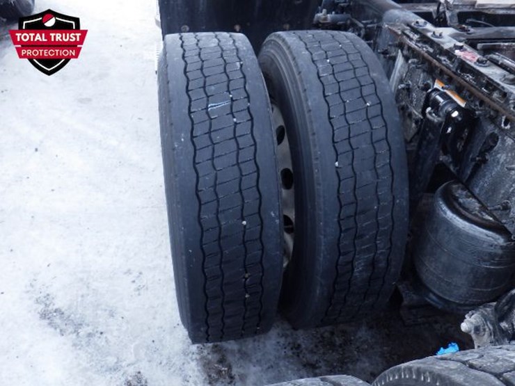 2023-volvo-vnl-300-image-14