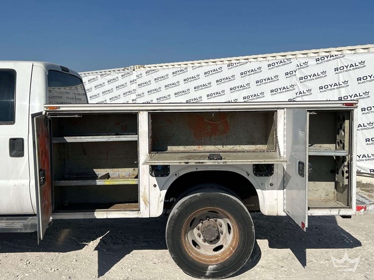 2015-ford-f550-image-22