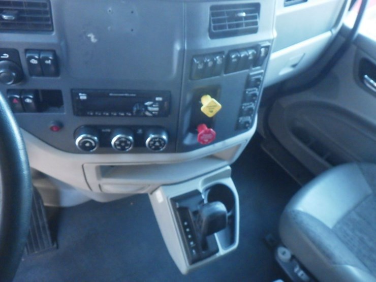 2018-peterbilt-579-image-15