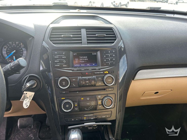 2017-ford-explorer-image-15