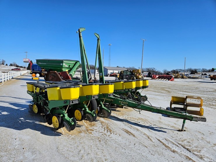 john-deere-7200-image-7