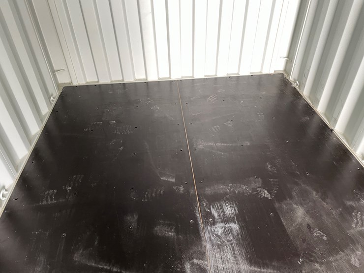 #204-•-20'-shipping-container-image-9