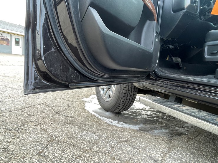 #4000-•-2019-chevy-silverado-high-country-pickup-(has-wi-title)-image-23