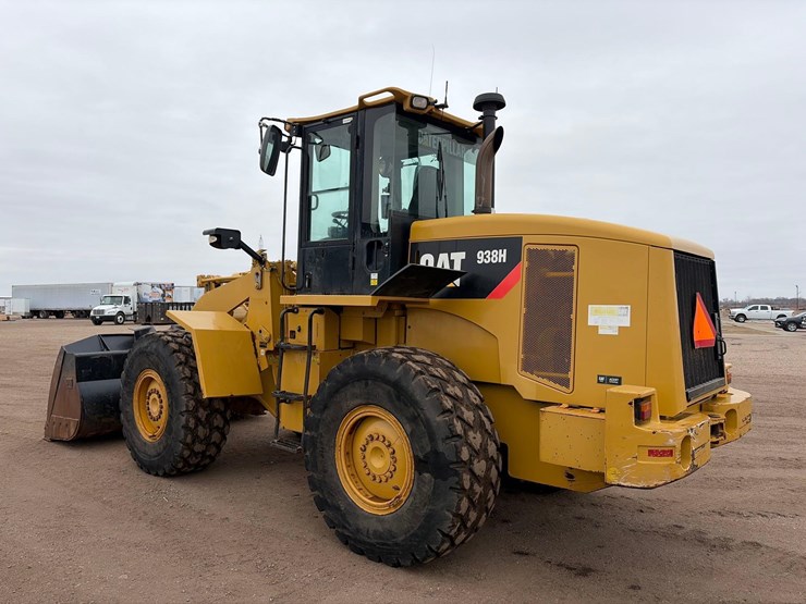 caterpillar-938h-image-2